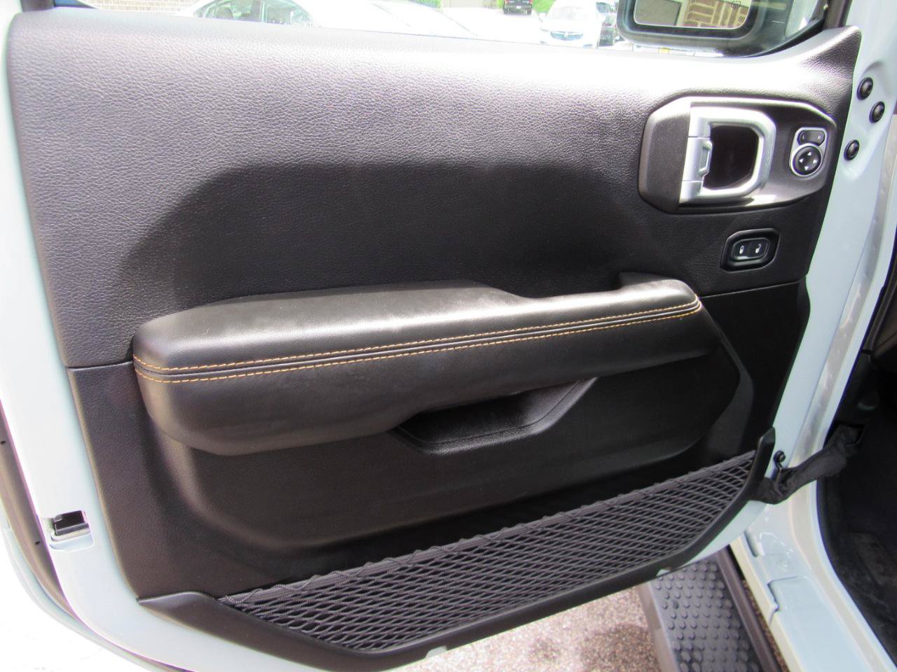 Used 2024 Jeep Wrangler Unlimited Sahara w/ Technology Group AWD/4WD image 15