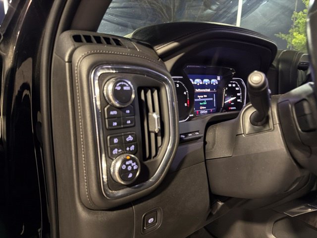 Used 2023 GMC Sierra 2500 Denali w/ Denali Black Diamond Edition AWD/4WD image 14