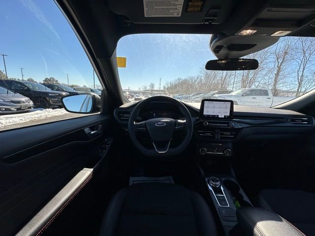 Used 2025 Ford Escape ST-Line w/ Equipment Group 301A image 16