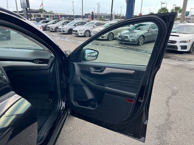 Used 2022 Ford Escape SE image 39