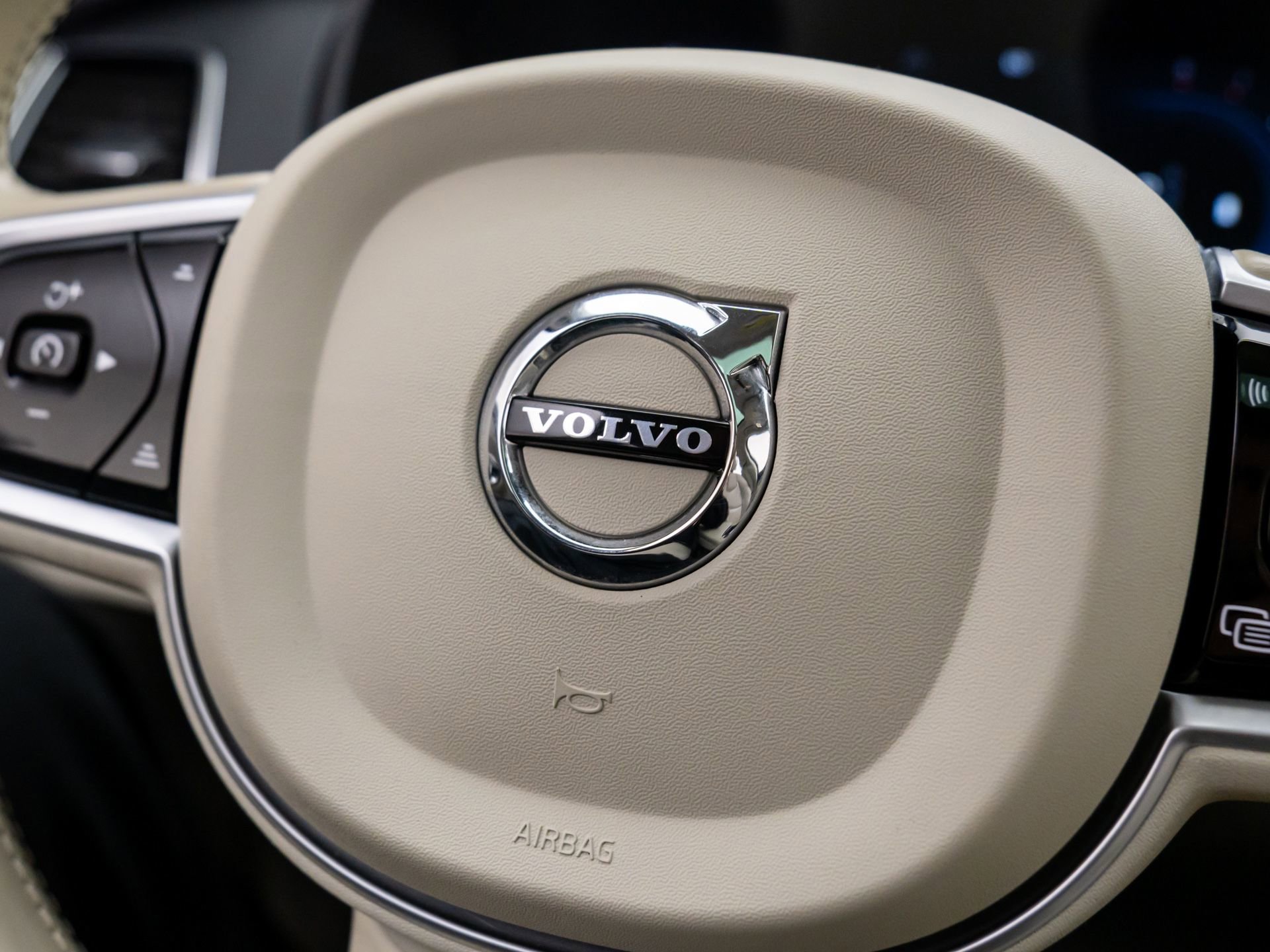 Used 2023 Volvo XC90 B6 Plus w/ Protection Package Premier image 33