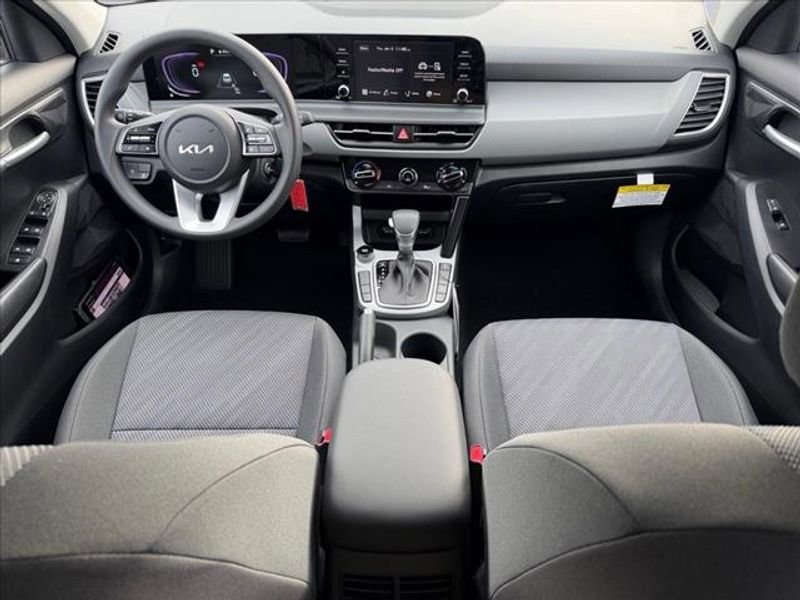 New 2026 Kia Seltos LX image 13