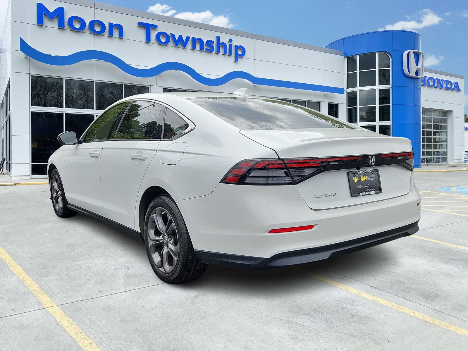 Used 2023 Honda Accord EX image 4