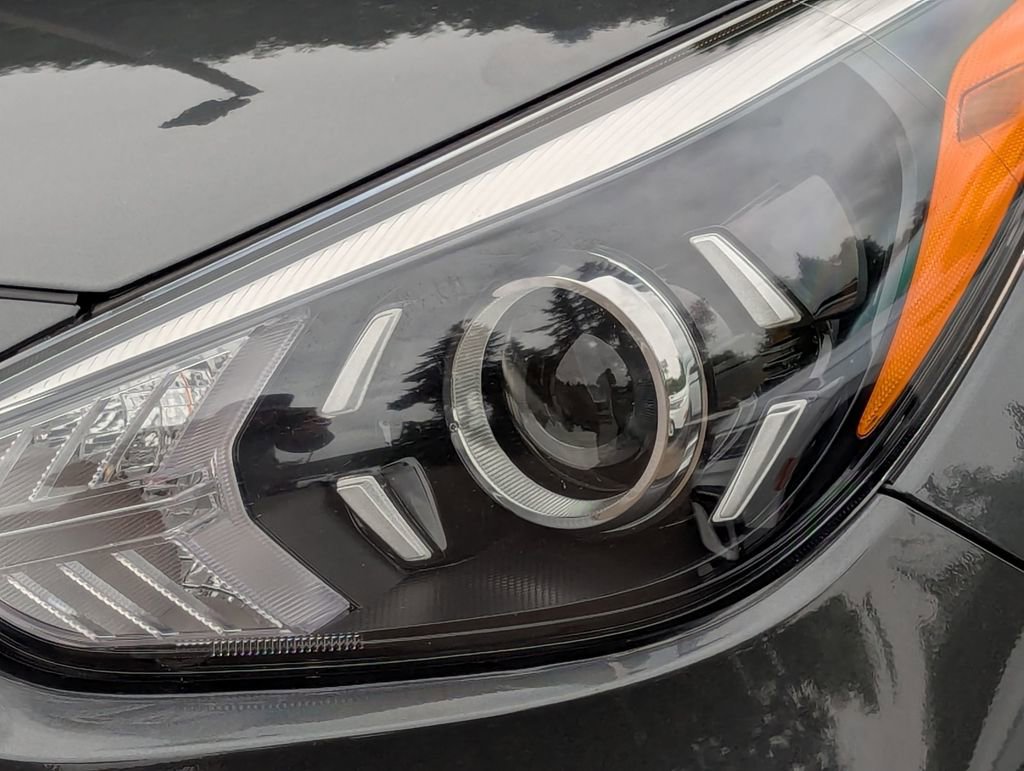 Used 2022 Kia Niro EX Premium w/ Cold Weather Package FWD image 14