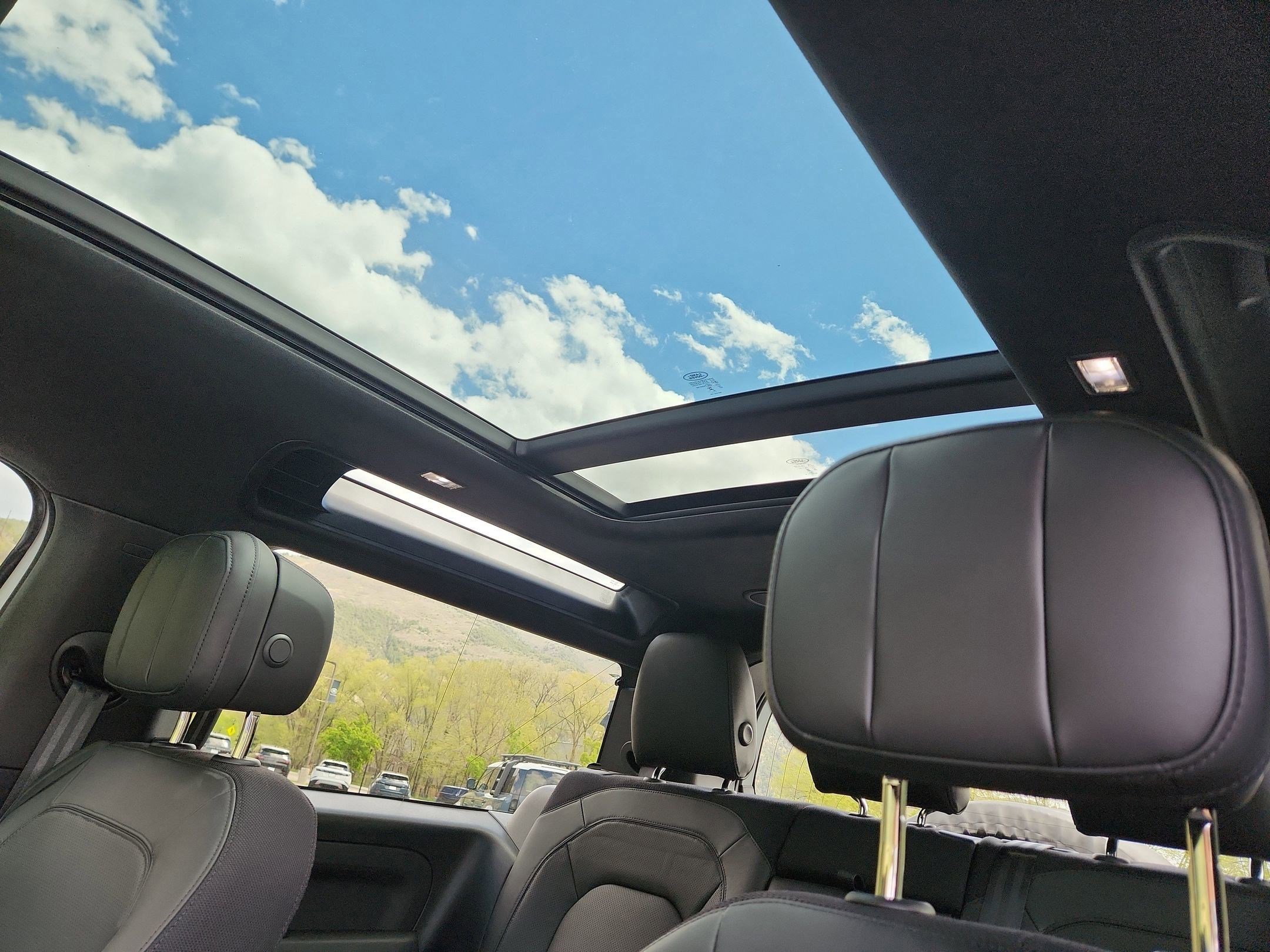 Certified 2025 Land Rover Defender 90 V8 image 12