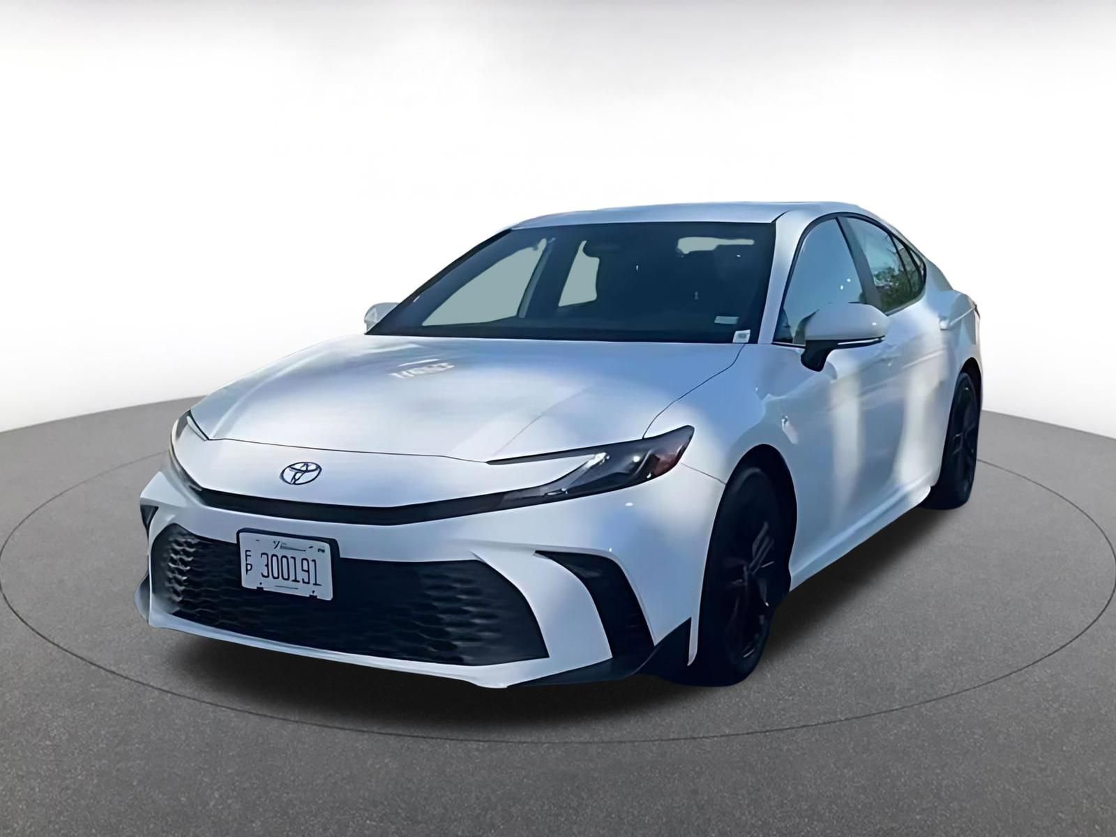 Used 2025 Toyota Camry SE FWD image 4