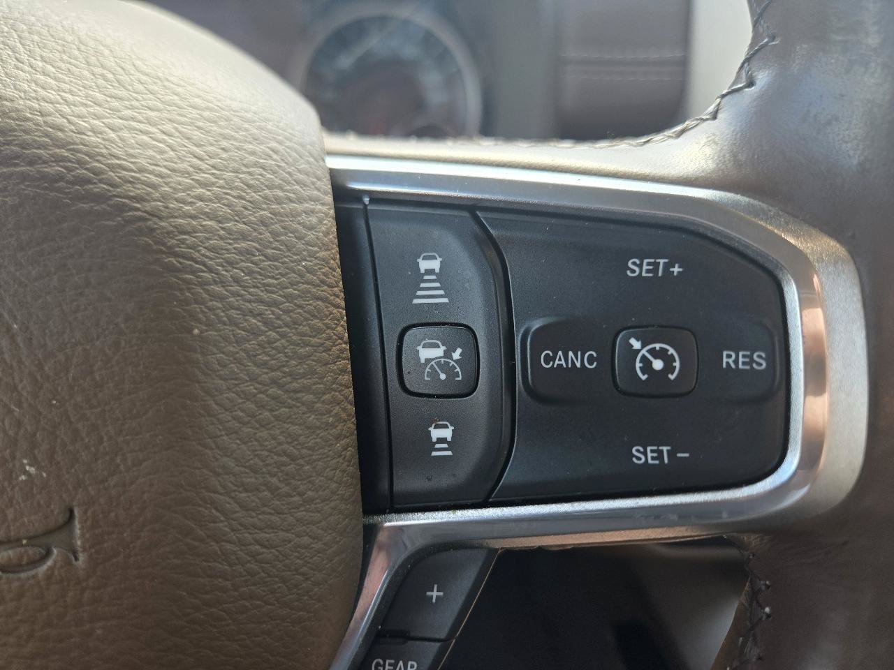 Used 2019 RAM 1500 Laramie AWD/4WD image 14
