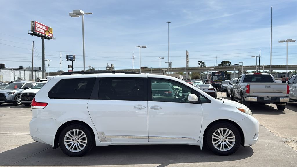 Used 2014 Toyota Sienna XLE image 6