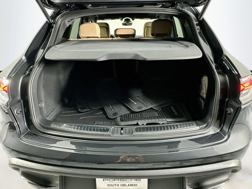 Certified 2026 Porsche Macan AWD/4WD image 28