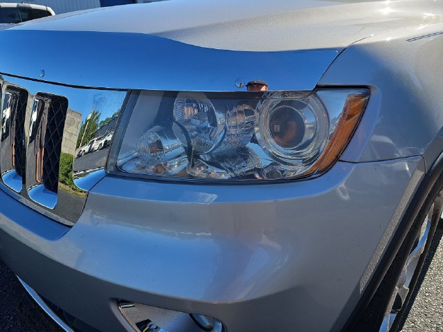 Used 2013 Jeep Grand Cherokee Overland w/ Trailer Tow Group RWD image 34