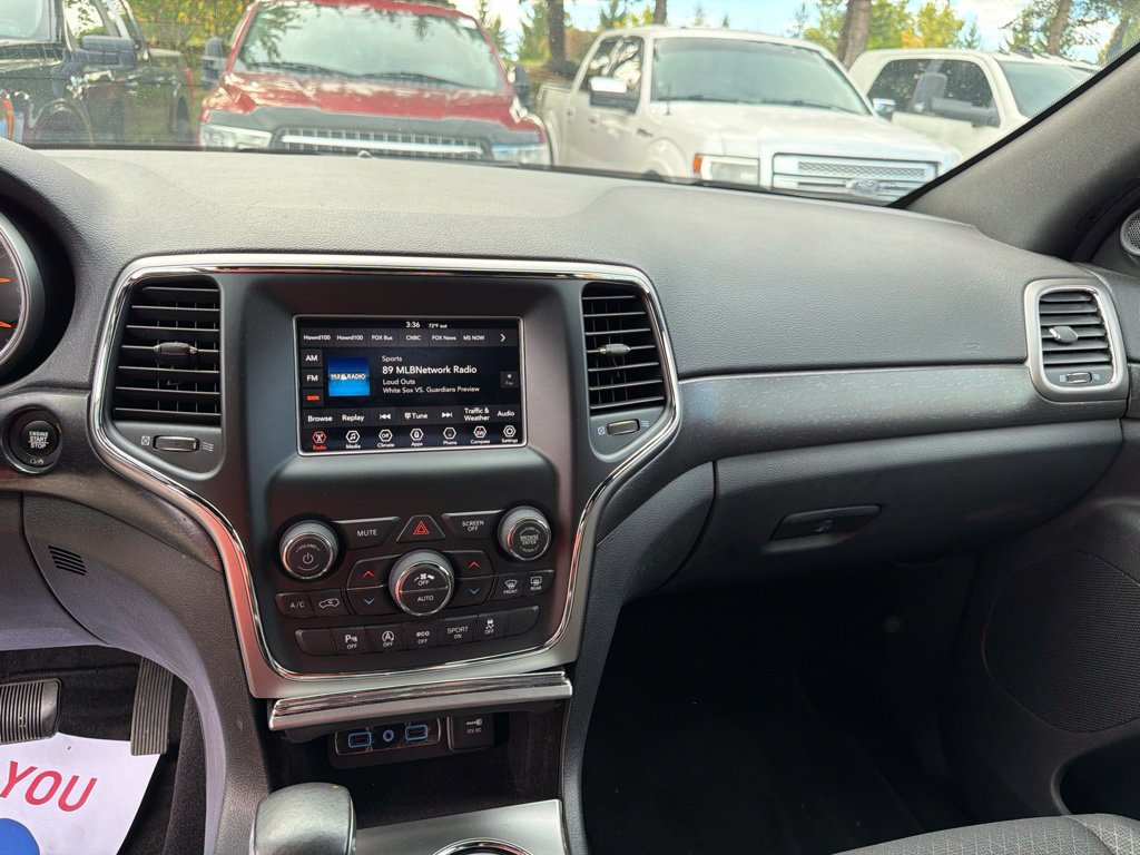 Used 2018 Jeep Grand Cherokee Laredo AWD/4WD image 10