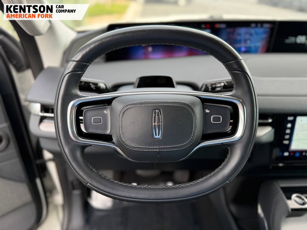 Used 2025 Lincoln Navigator Reserve image 19