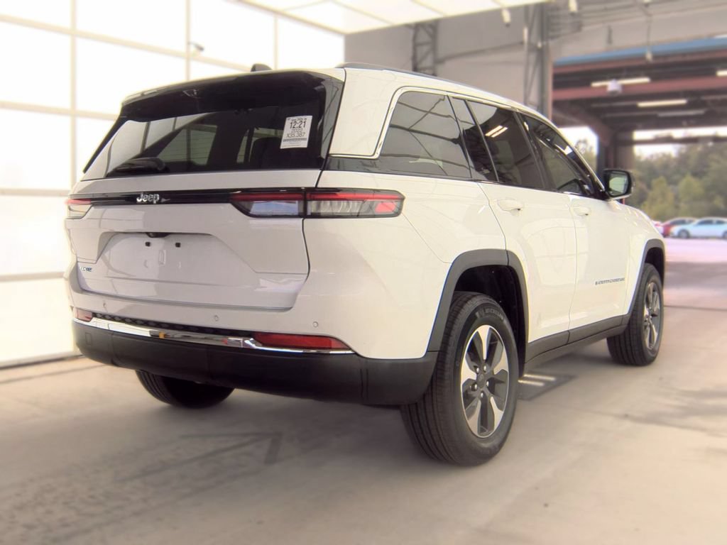 Used 2022 Jeep Grand Cherokee Limited 4xe w/ Luxury Tech Group II AWD/4WD image 3