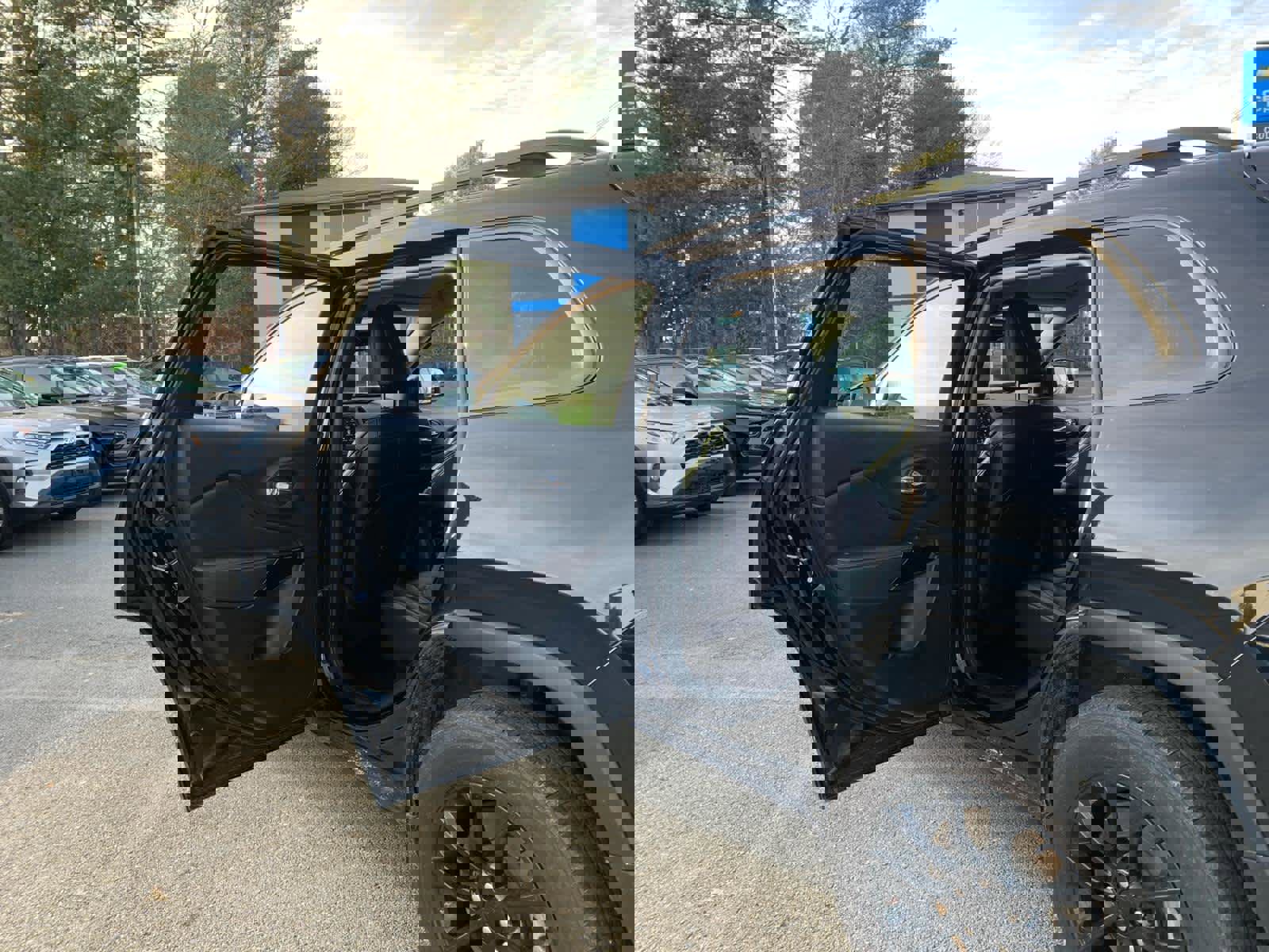 Used 2023 Jeep Cherokee Altitude Lux image 31