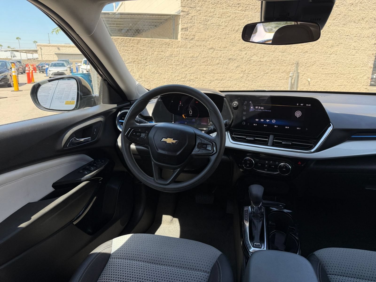 Used 2025 Chevrolet Trax LT FWD image 33