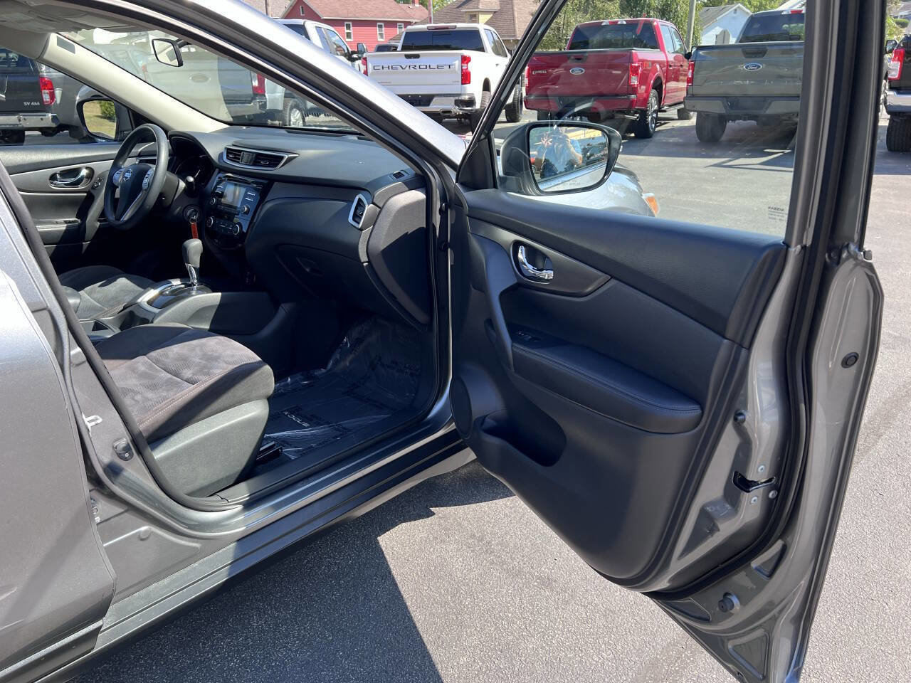 Used 2015 Nissan Rogue S image 25