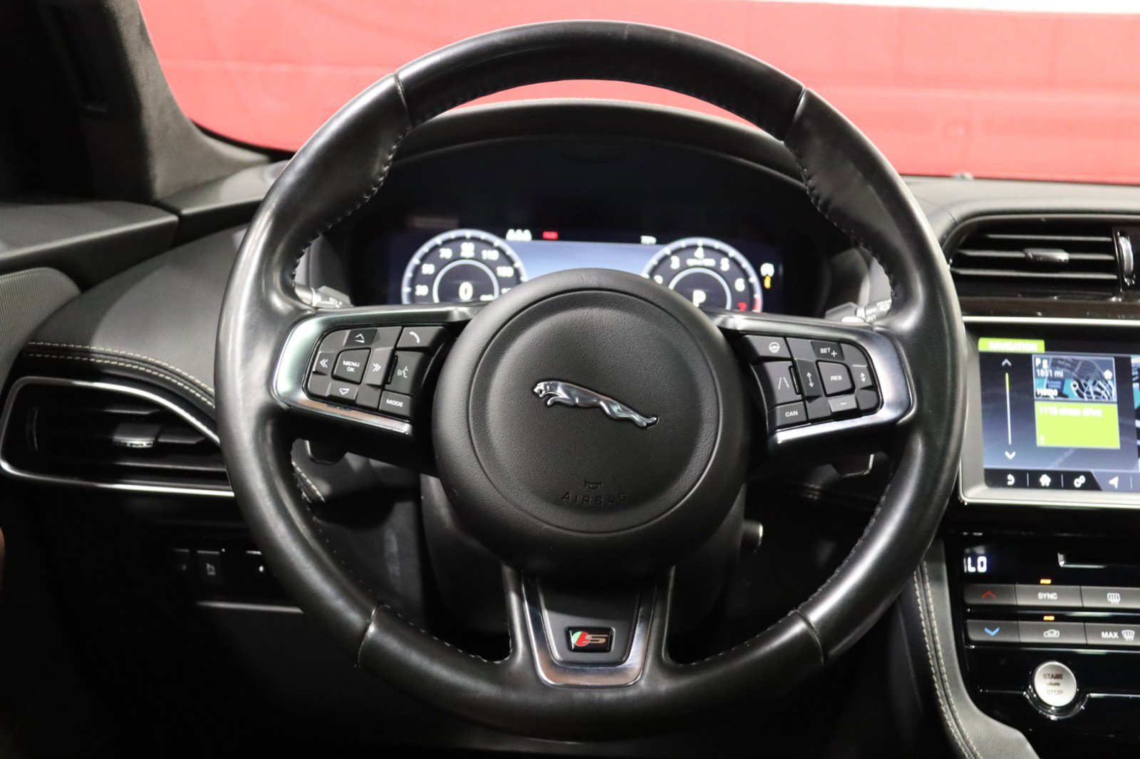 Used 2019 Jaguar F-PACE S image 53