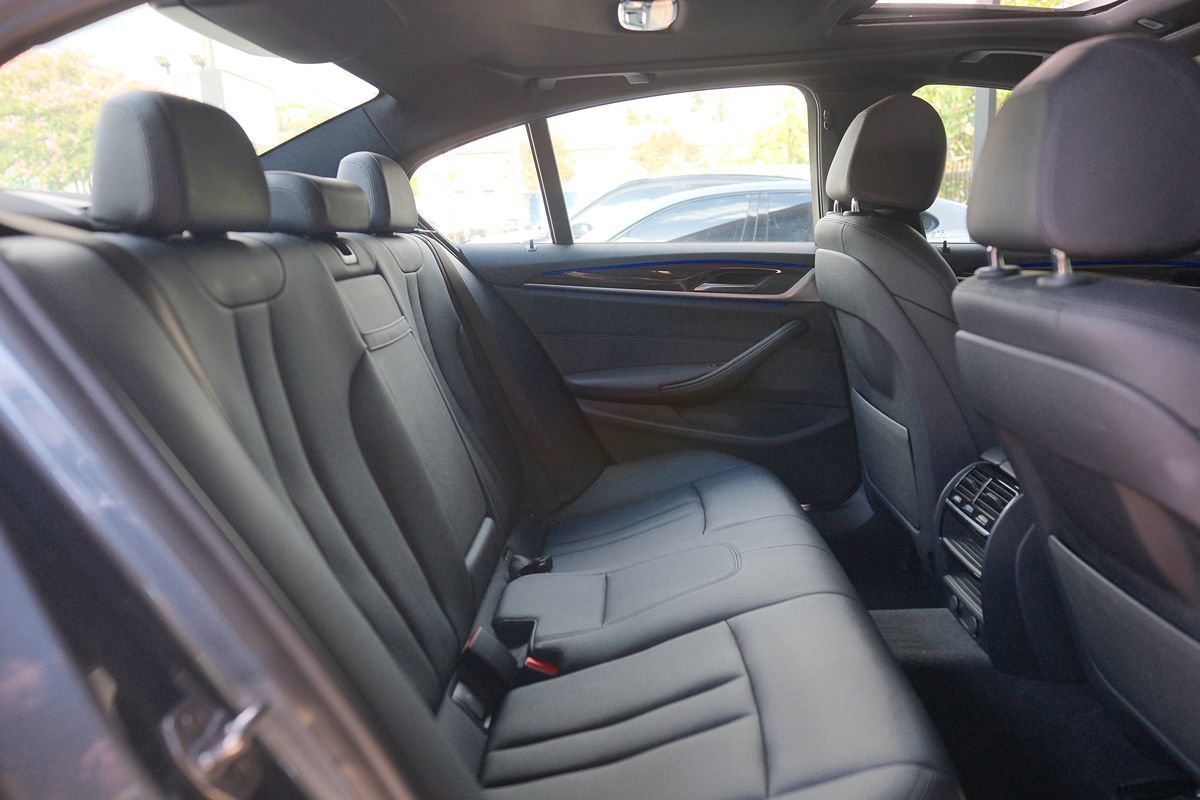 Used 2019 BMW 530i w/ Convenience Package RWD image 29
