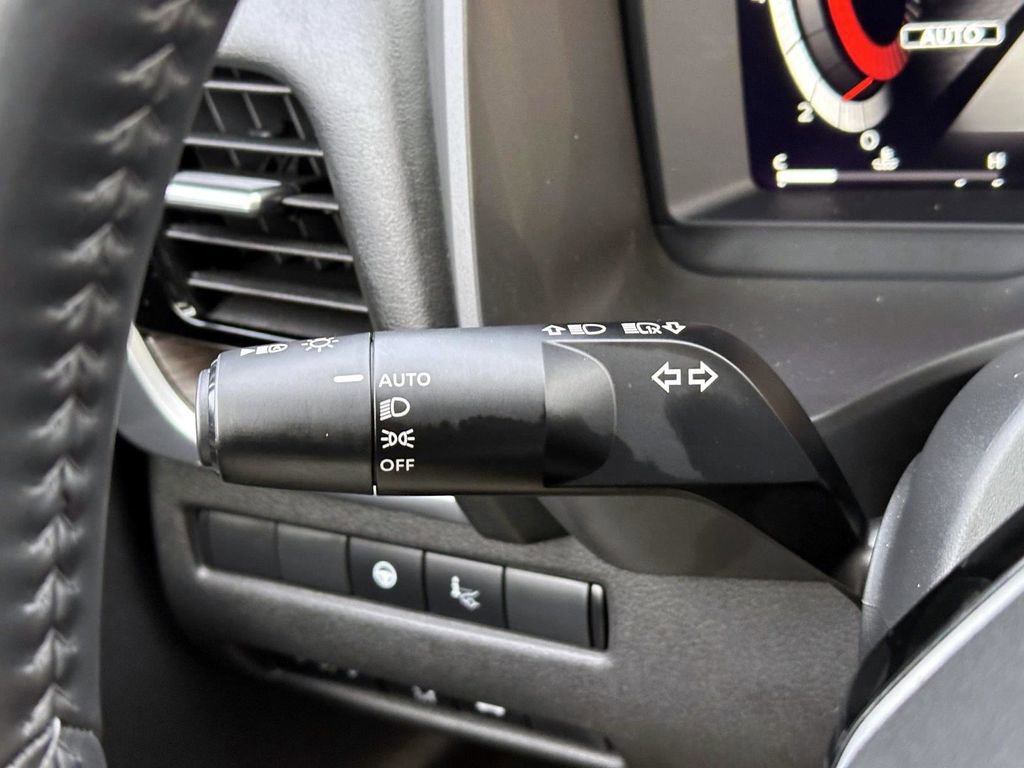 Certified 2025 Nissan Rogue Platinum w/ Tech Package image 27