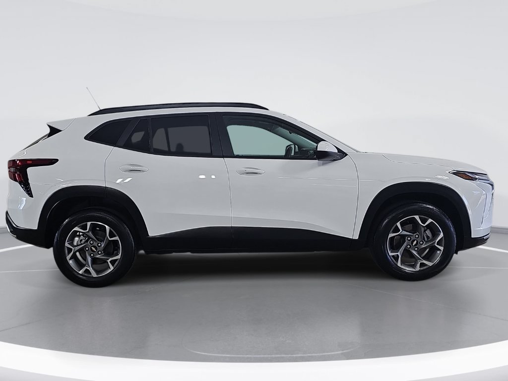 Certified 2024 Chevrolet Trax LT w/ Driver Confidence Package FWD image 2