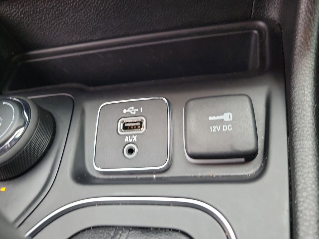 Used 2021 Jeep Cherokee High Altitude image 22