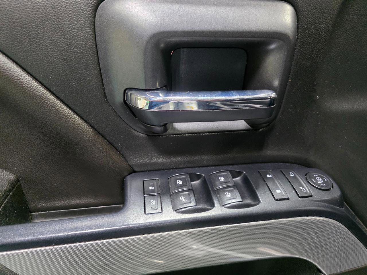 Used 2018 Chevrolet Silverado 1500 LT w/ All Star Edition image 18