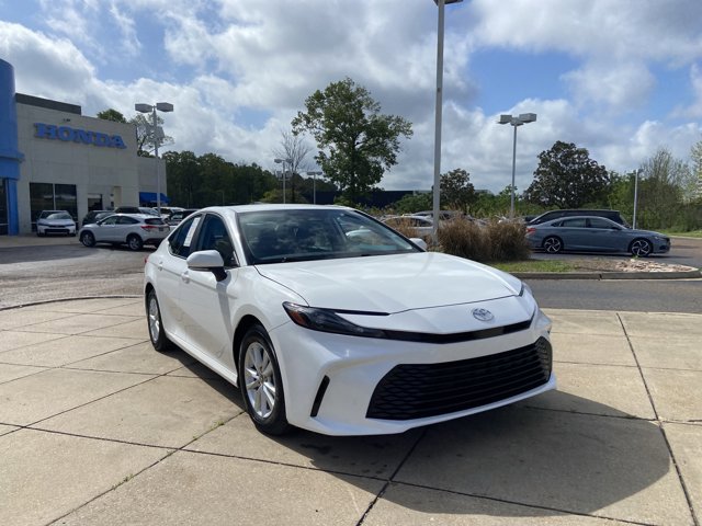 Used 2025 Toyota Camry LE image 2