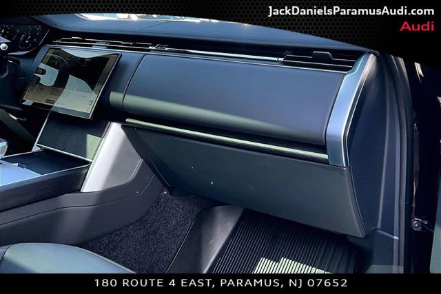 Used 2025 Land Rover Range Rover SE image 14