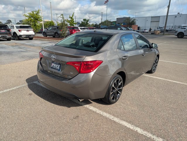 Used 2017 Toyota Corolla SE w/ SE Premium Package FWD image 5