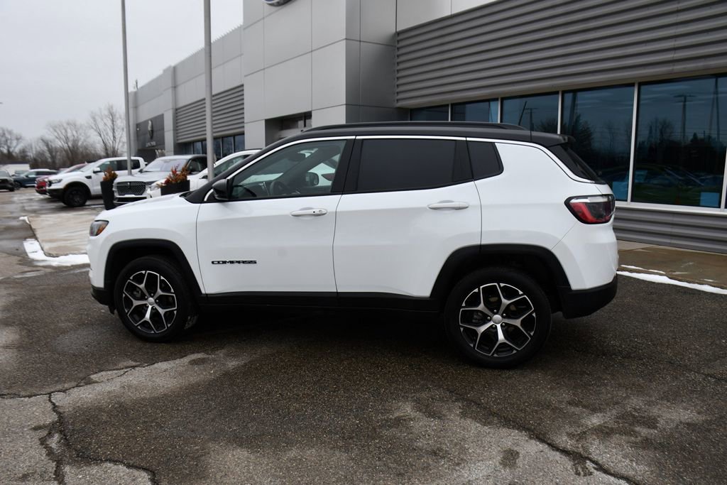 Used 2024 Jeep Compass Limited image 3