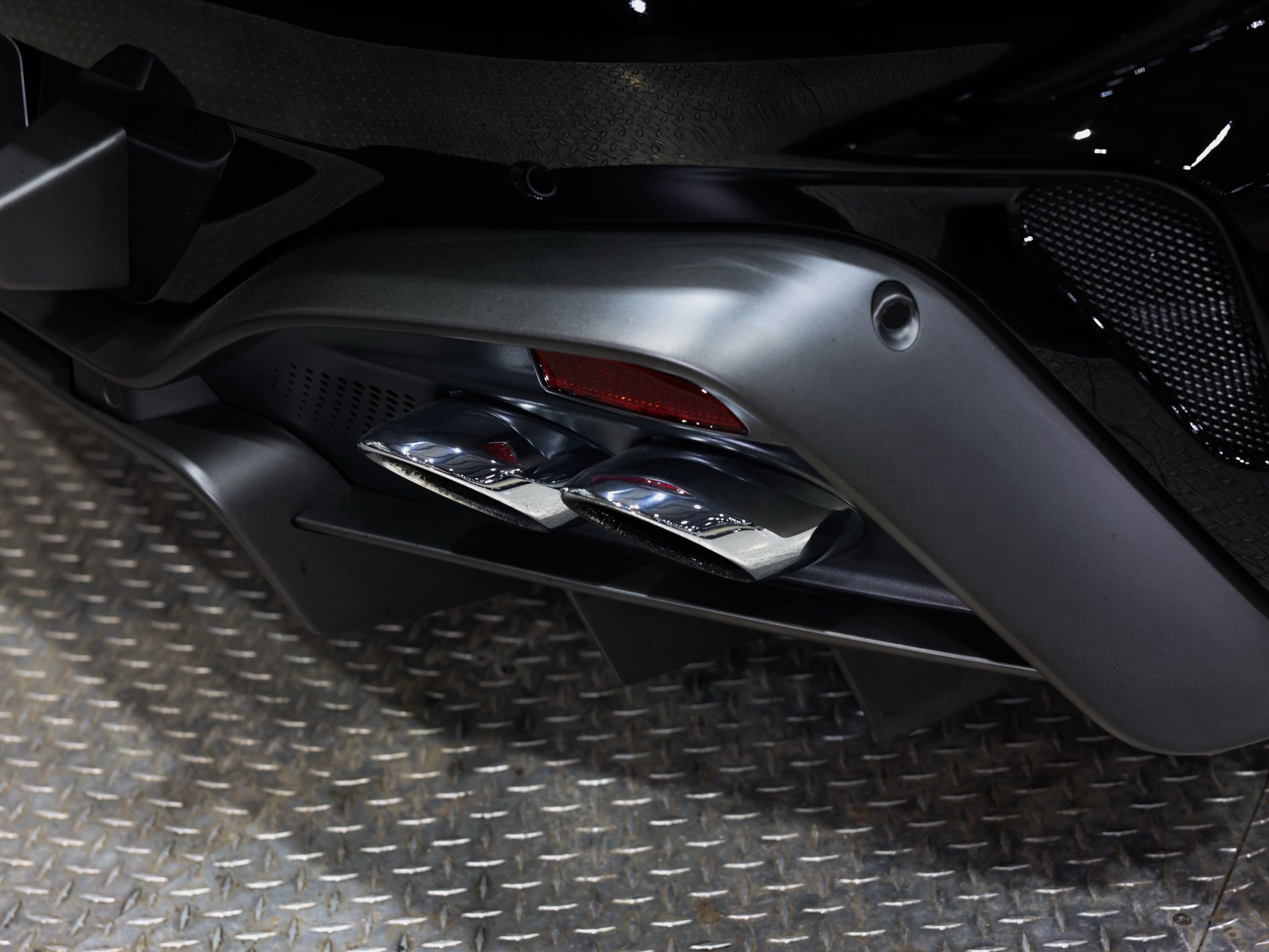 Used 2026 Aston Martin V8 Vantage Coupe image 35