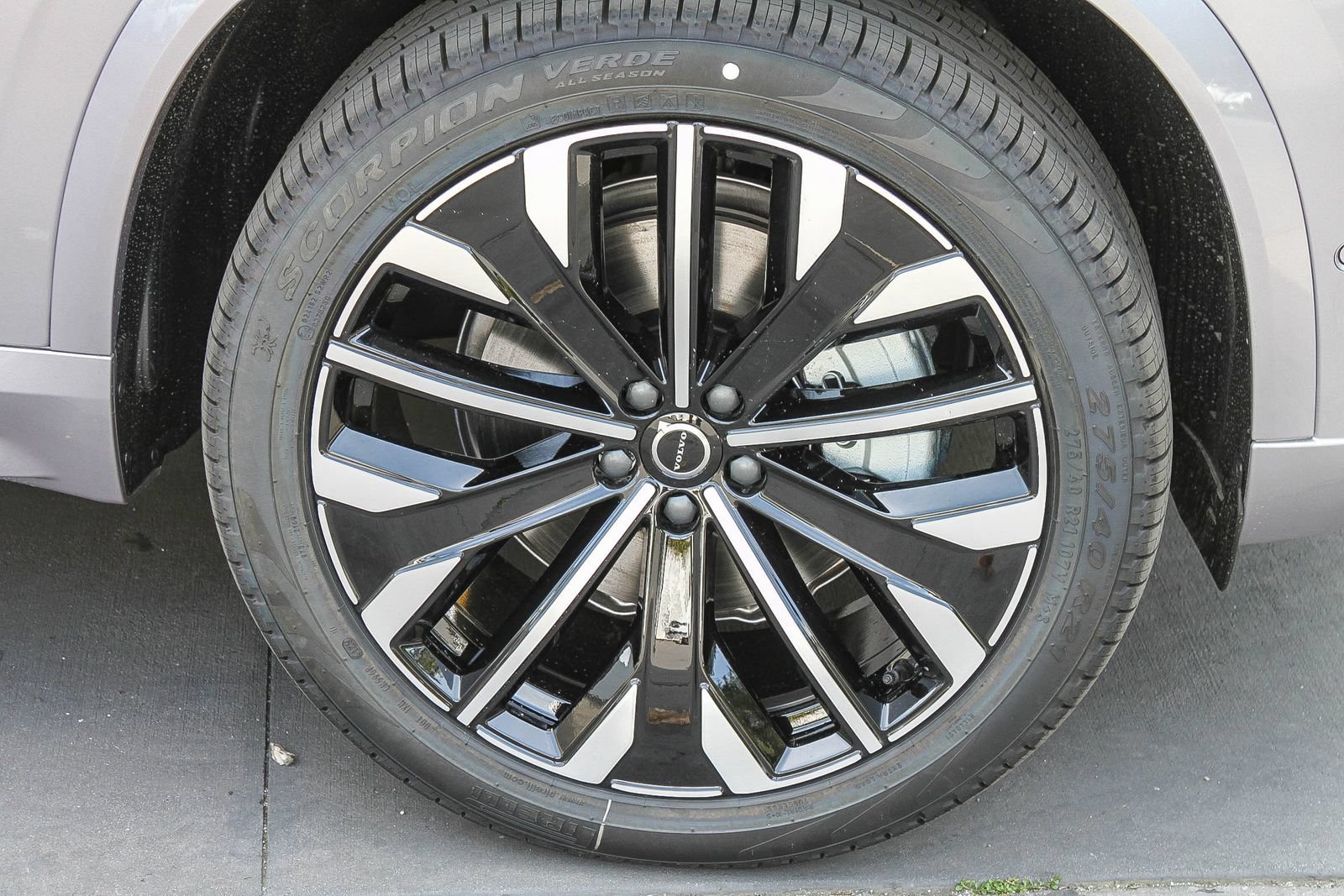 New 2026 Volvo XC90 B6 Plus w/ Protection Package Premier AWD/4WD image 11