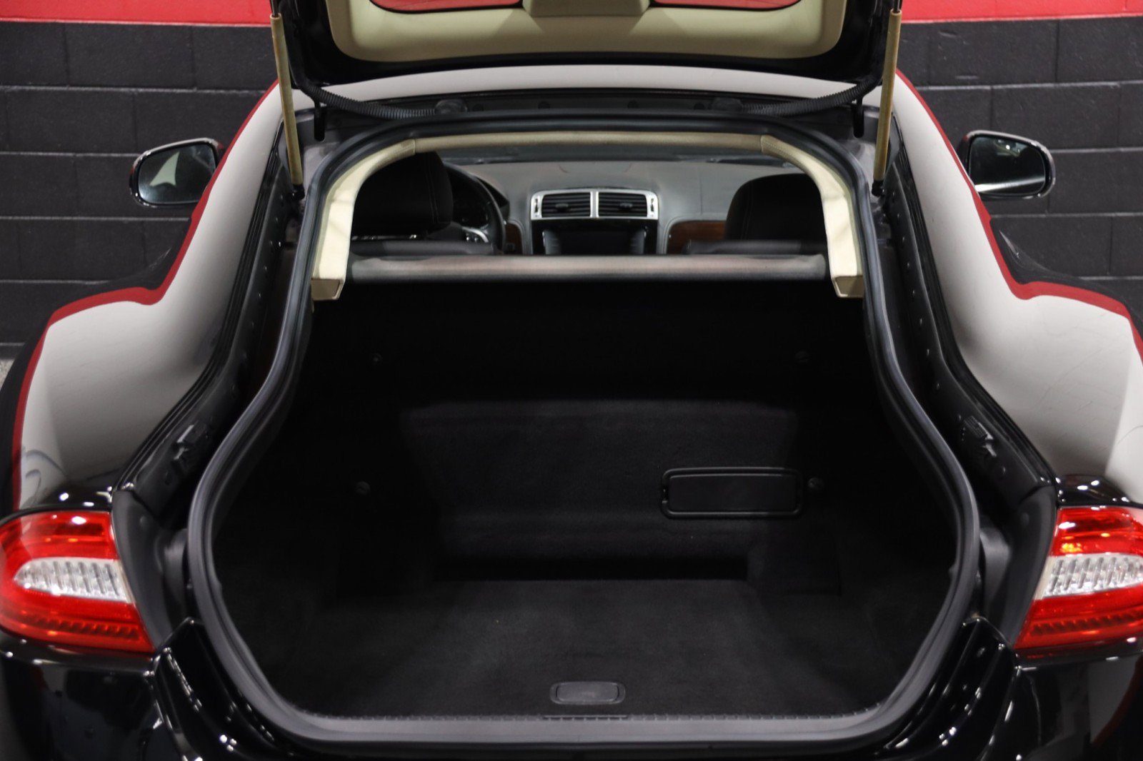 Used 2014 Jaguar XK Coupe RWD image 35