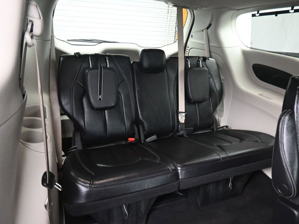 Used 2022 Chrysler Pacifica Touring-L image 54