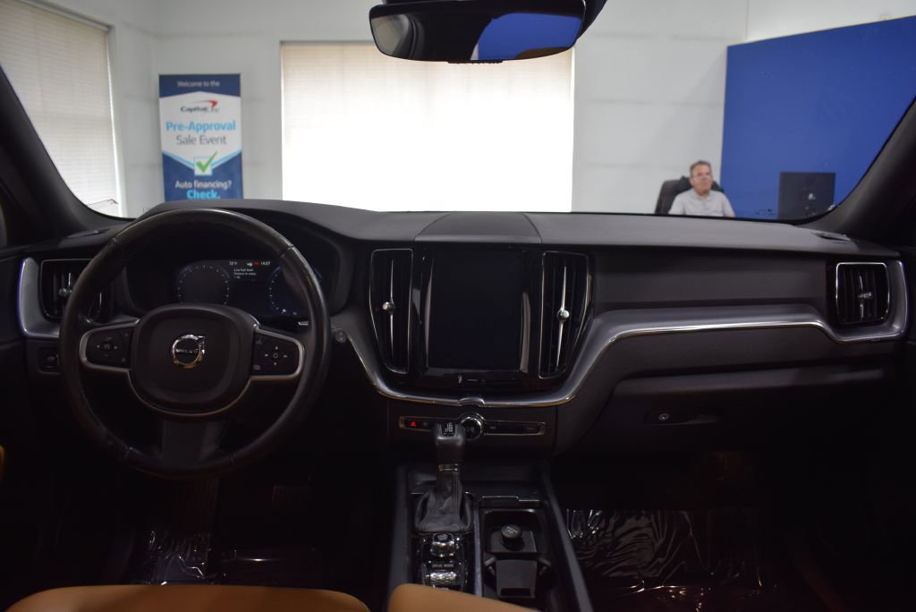 Used 2020 Volvo XC60 T5 Momentum w/ Protection Package Premier image 12
