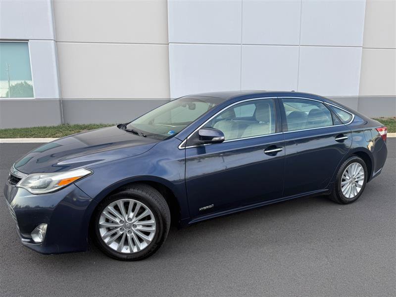 Used 2014 Toyota Avalon Limited w/ Technology Package FWD image 3