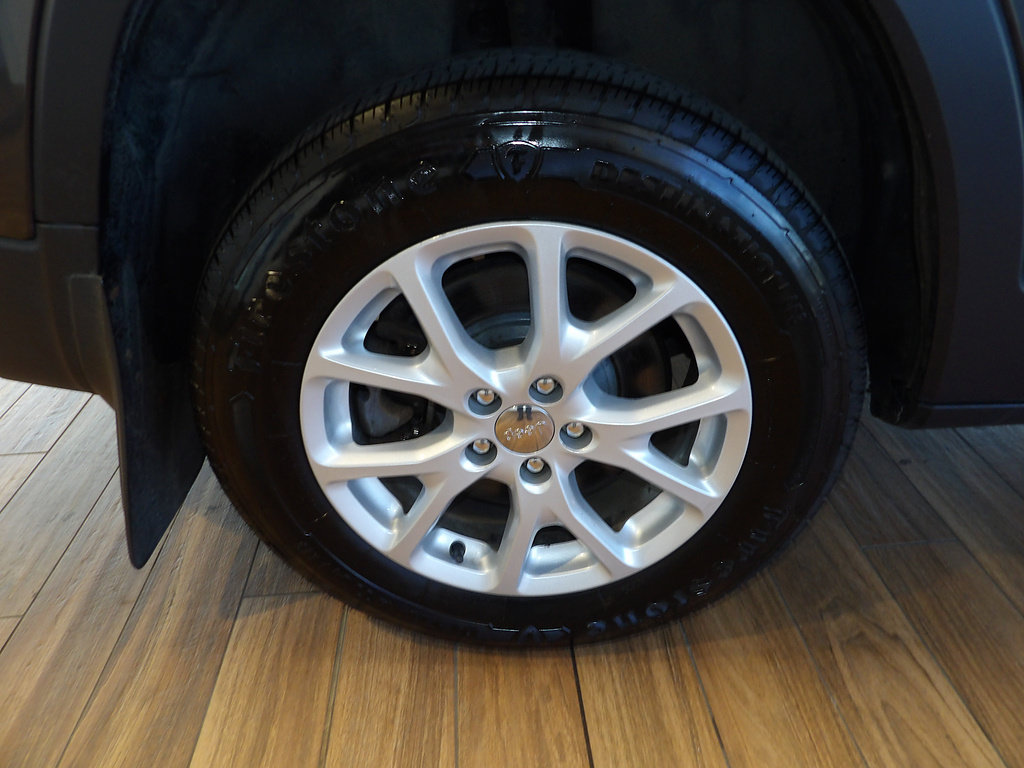 Used 2015 Jeep Cherokee Latitude w/ Comfort/Convenience Group AWD/4WD image 5