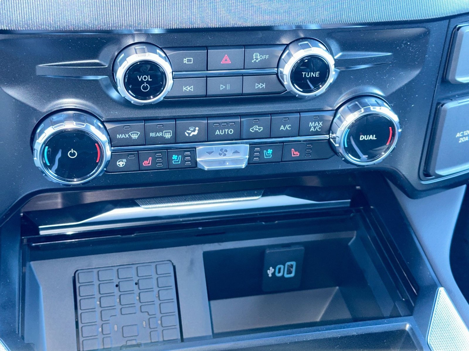 New 2026 Ford F350 Platinum image 26