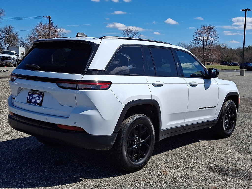 Certified 2024 Jeep Grand Cherokee Altitude AWD/4WD image 12