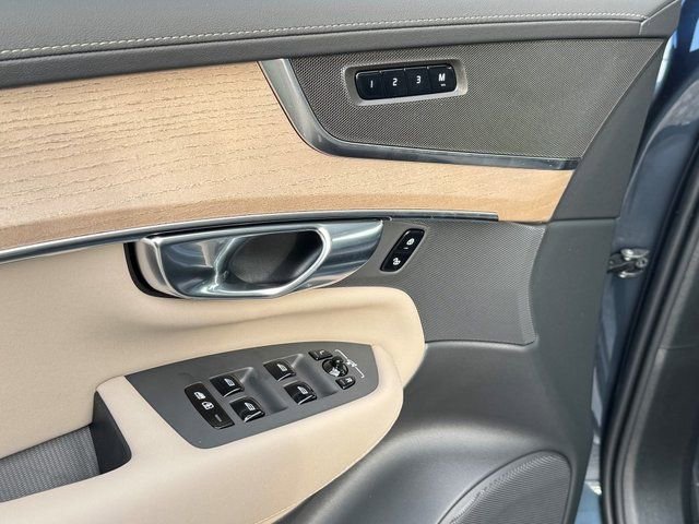 New 2026 Volvo XC90 B6 Plus w/ Protection Package Premier image 18