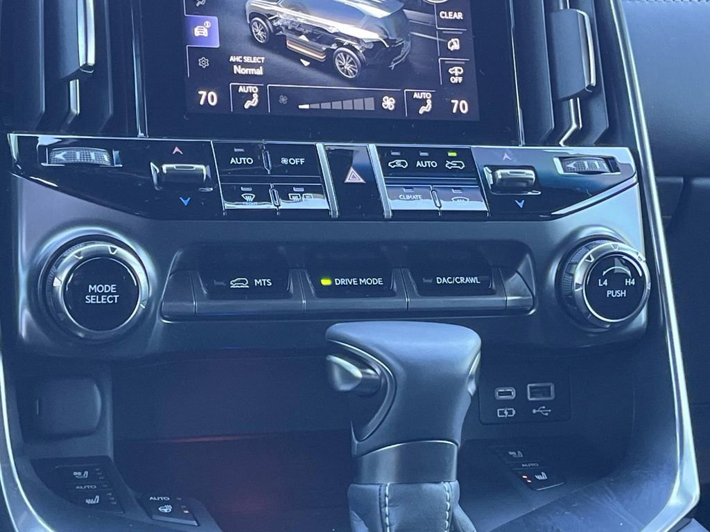 Used 2023 Lexus LX 600 4WD w/ Appearance Package image 17