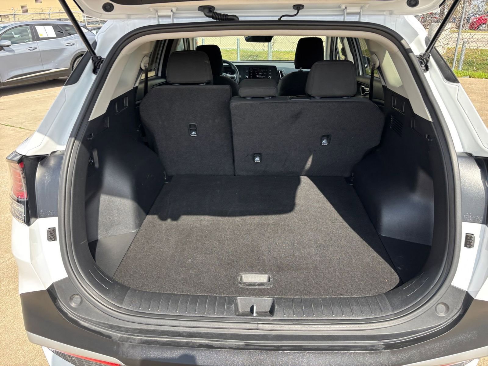 Used 2025 Kia Sportage LX image 30