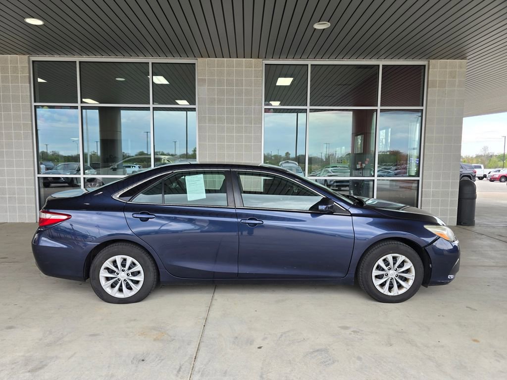 Used 2015 Toyota Camry LE image 9