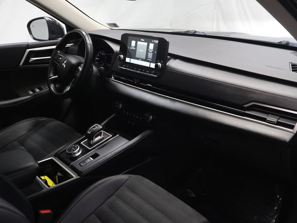 Used 2024 Mitsubishi Outlander SE FWD image 10
