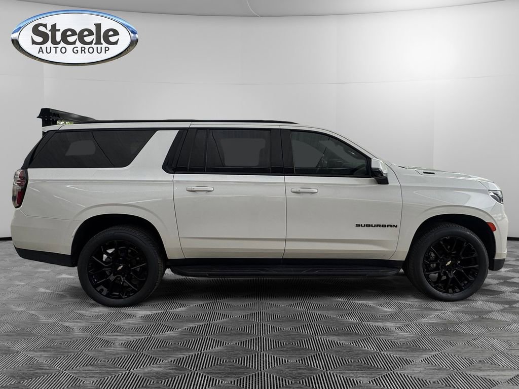 Used 2022 Chevrolet Suburban RST w/ Luxury Package AWD/4WD image 6