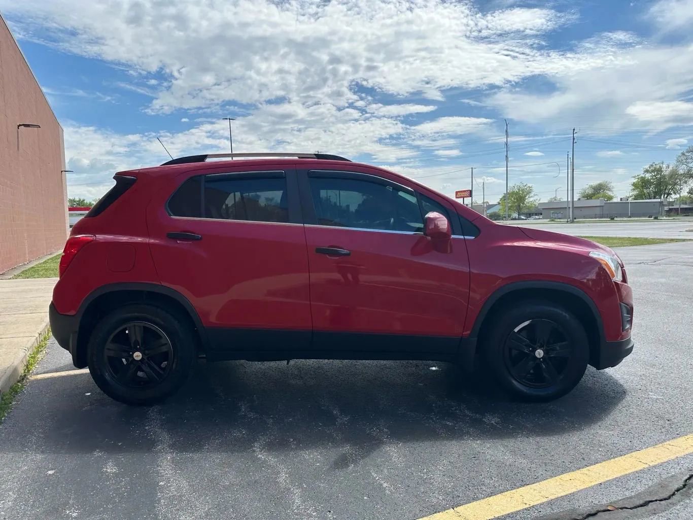 Used 2016 Chevrolet Trax LT w/ LT Sun and Sound Package image 4