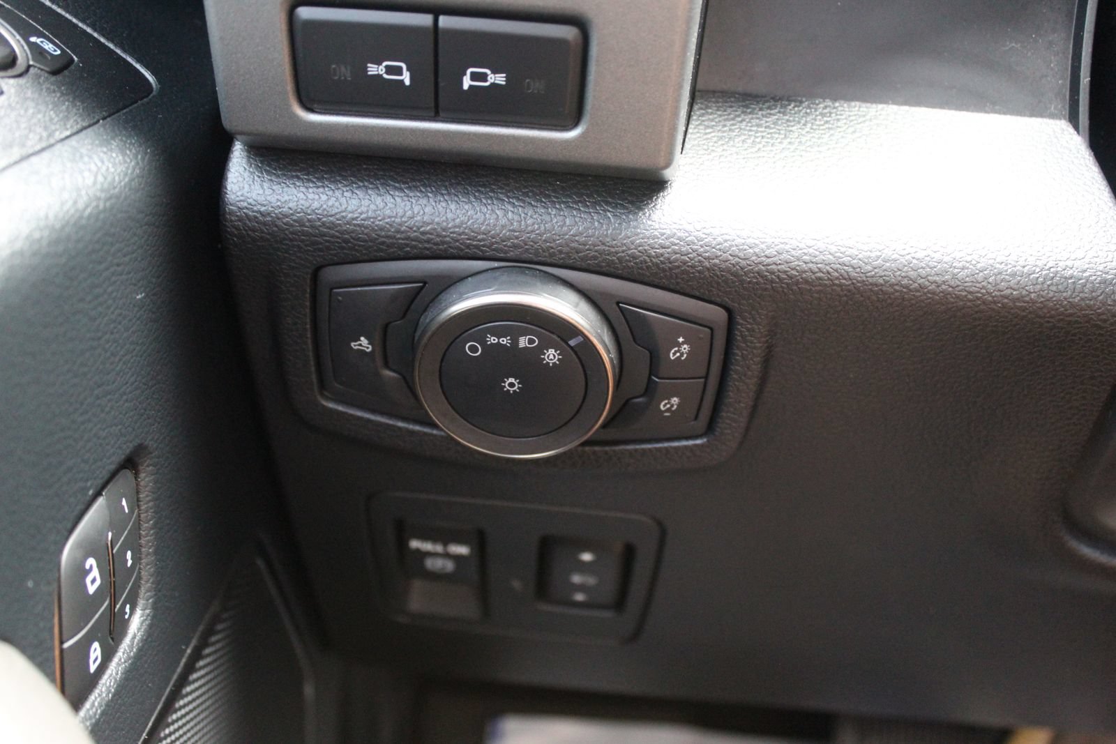 Used 2019 Ford F150 Raptor w/ Equipment Group 802A Luxury AWD/4WD image 23
