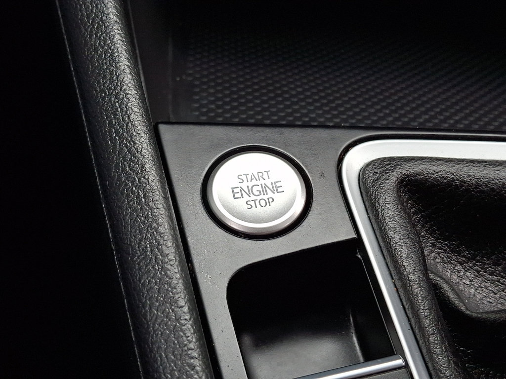 Used 2024 Volkswagen Jetta SE FWD image 29