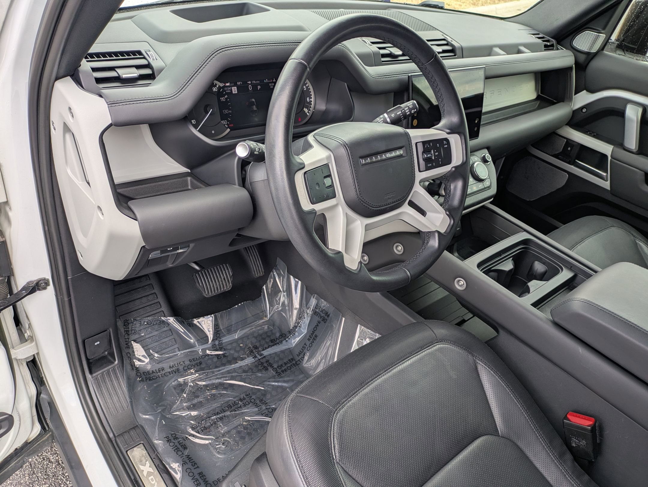 Certified 2023 Land Rover Defender 130 X-Dynamic SE image 9