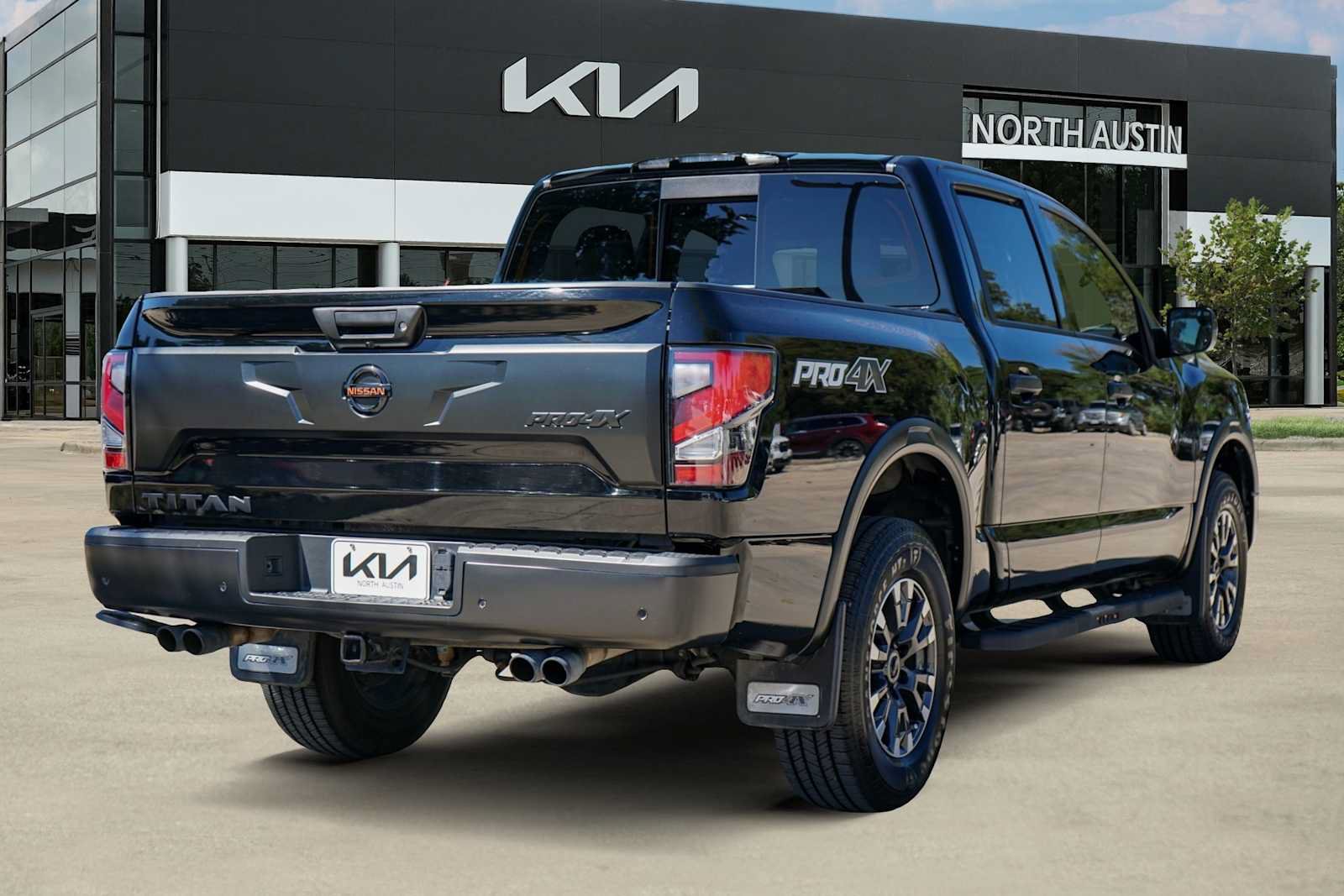 Used 2021 Nissan Titan PRO-4X w/ Pro-4x Convenience Package AWD/4WD image 5